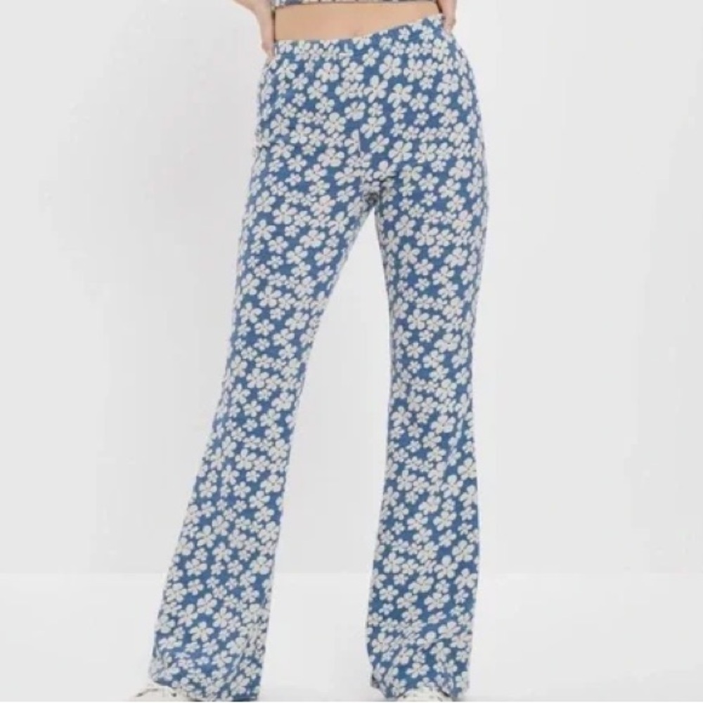 American Eagle floral flare high rise pull on pants, size small - Picture 2 of 10